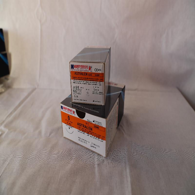 АСТРАЛЕН (поліестер), USP 2 плетена нитка зеленого кольору 75 см, посилена ріжуча голка 40 мм, 1/2 кола